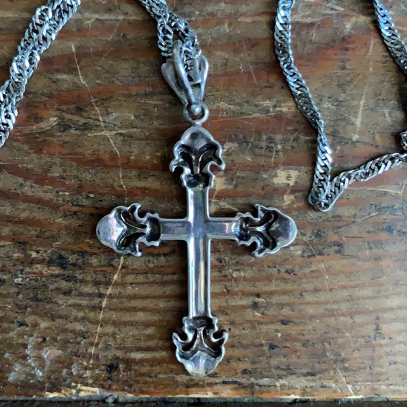 .925 Sterling Silver Cross + Chain - Picture 5 of 6